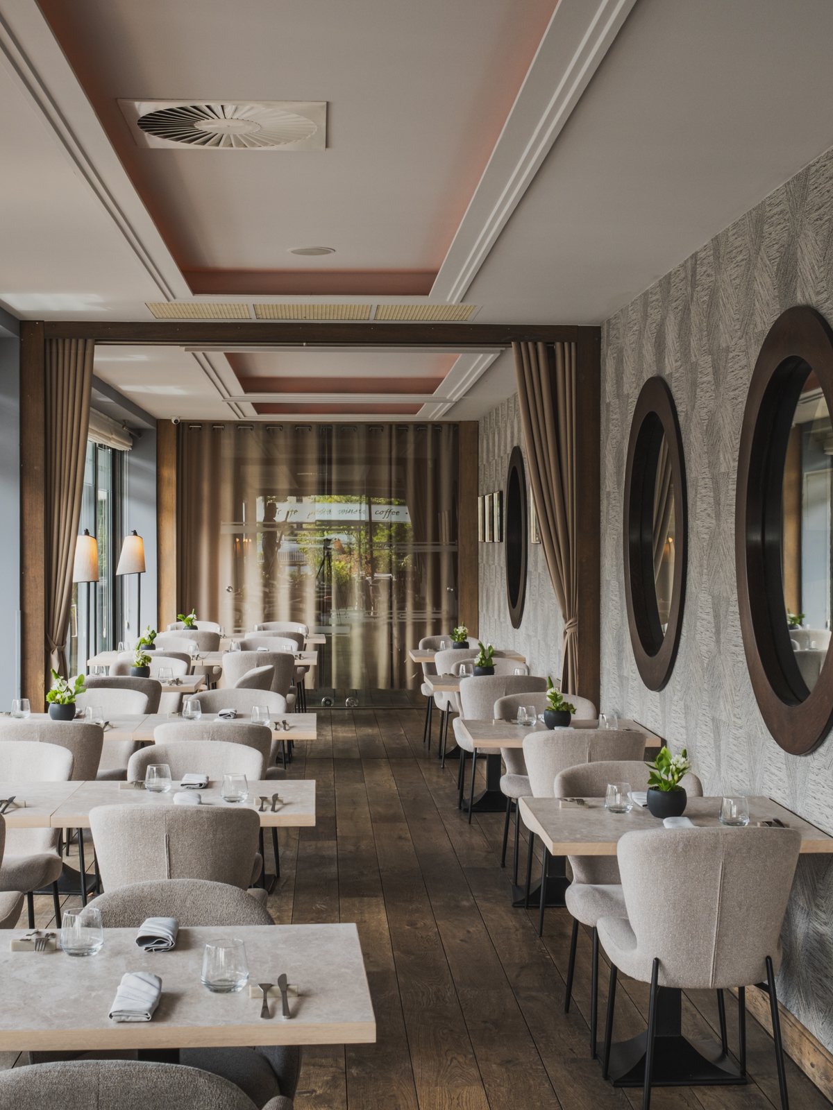 Sala restauracyjna Przystań i Marina